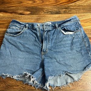 Abercrombie High Rise Curve Love 4” Mom Short